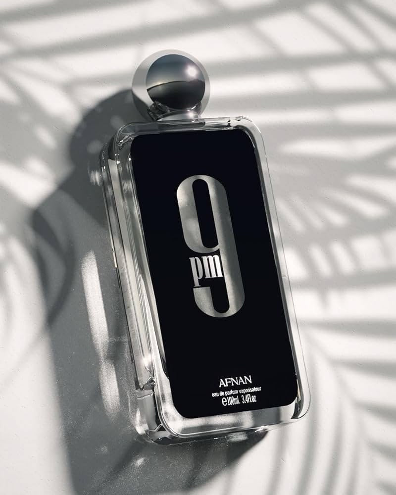Frasco de vidro transparente e elegante com rótulo preto e logo prata 9 pm perfume afnan eau de parfum 100ml masculino