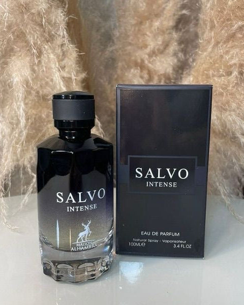 Garrafa preta fosca de vidro do perfume masculino maison alhambra salvò intense eau de parfum com logo de cervo prateado