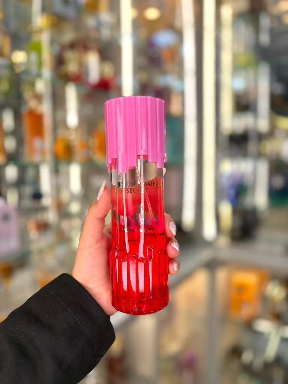 Frasco vibrante rosa e vermelho degradê com tampa translúcida canelada do body splash pink simmer secret masion alhambra