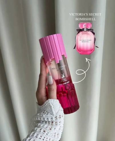 Garrafa vibrante rosa de vidro canelado do body splash pink simmer secret mansion alhambra com laço preto
