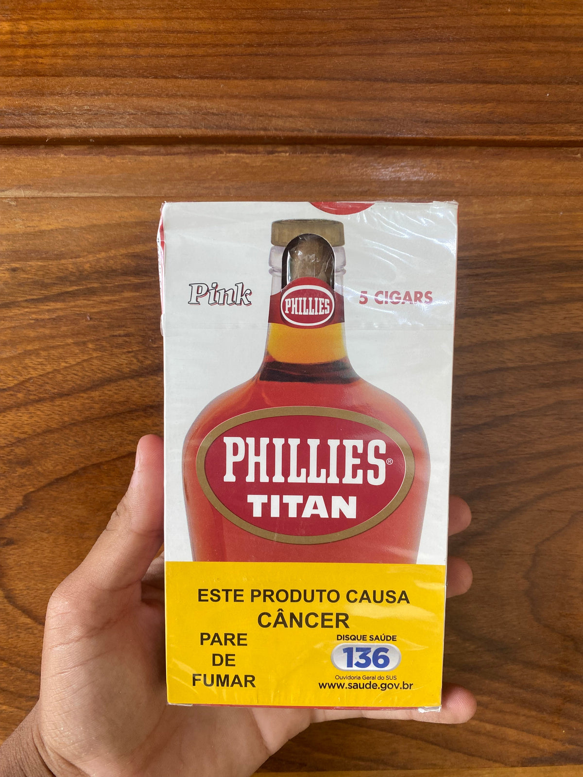 Charuto phillies titan pink 1 unidade com embalagem plástica transparente e design vermelho e dourado com letras brancas