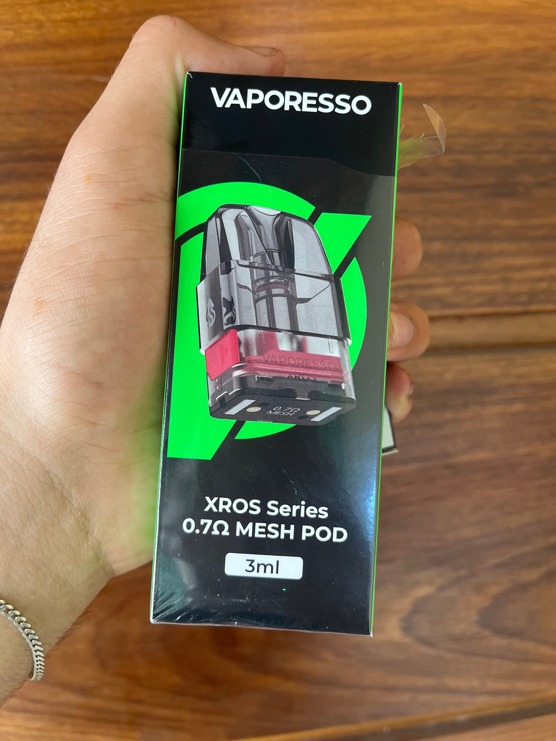 Coil vaporesso xros series 0.7 mesh pod transparente com detalhes vermelhos em caixa preta e verde 3ml capacidade