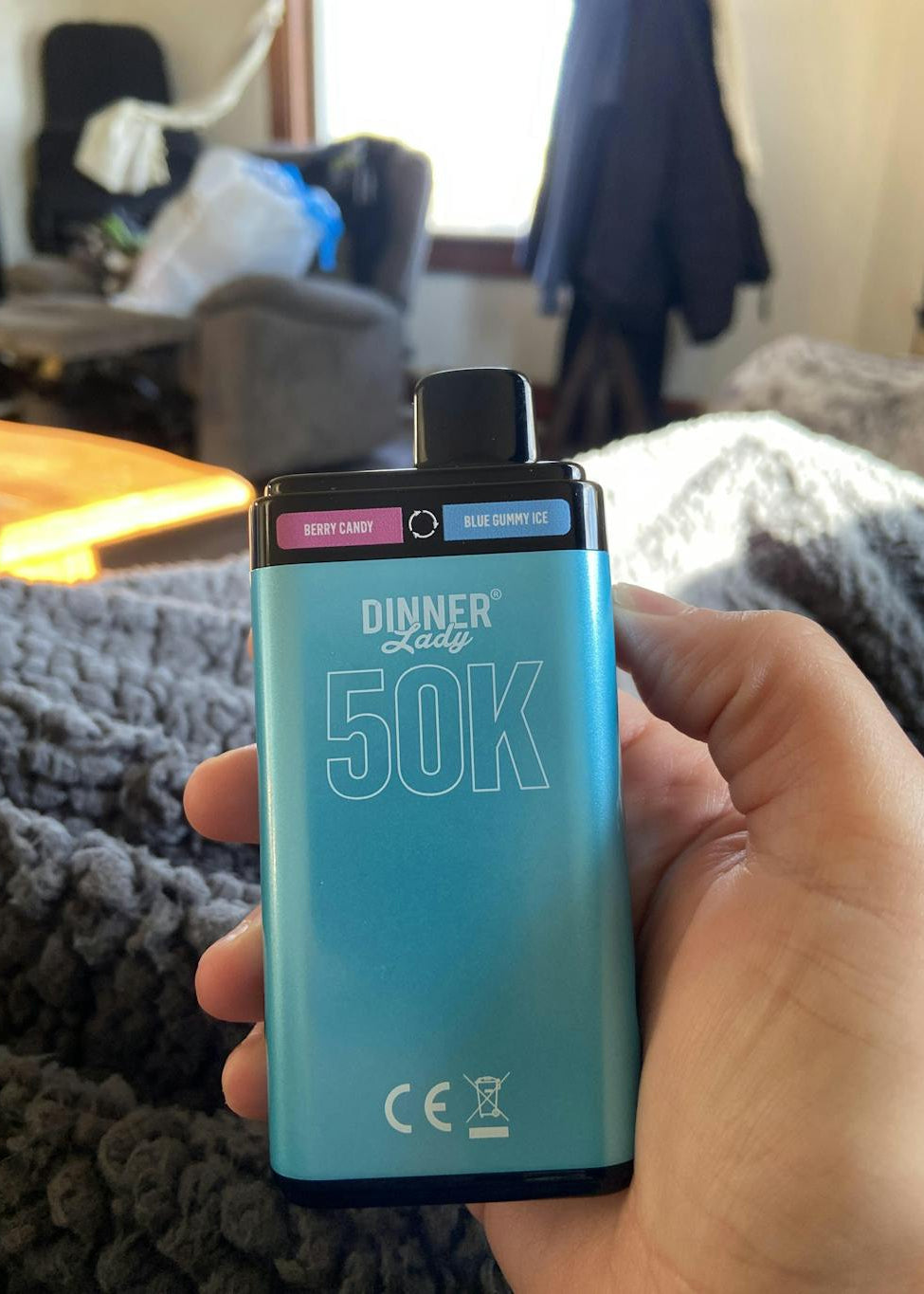Dinner lady dual 50k vape pod azul claro com tampa preta e sabores berry candy e blue gummy ice