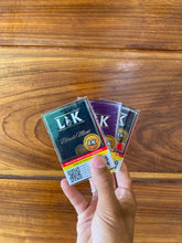 Embalagem de essência l&k 50g sabor black mint com design em dourado e branco sobre fundo verde escuro