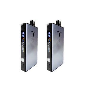 Duas vape pens ignite v400 ice prateadas e pretas com acabamento fosco e painéis de controle iluminados