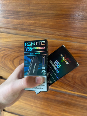 Cartucho de vape ultra fino ignite v55 preto e azul sabor minty melon na embalagem do produto ignite v55 novo