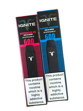Dois vape descartáveis ignite v600 em embalagem rosa preta sabor watermelon ice e azul preta sabor blueberry raspberry