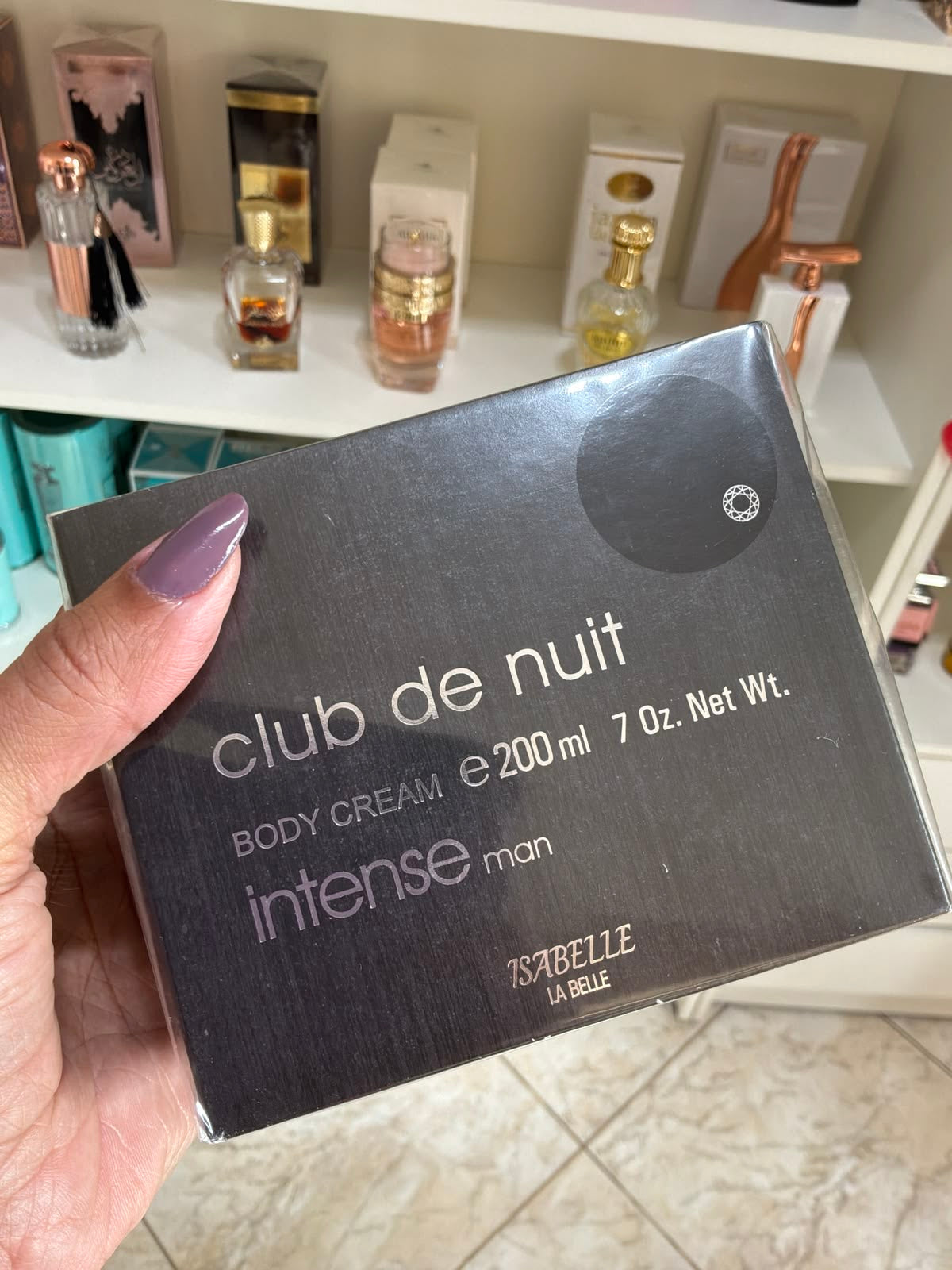 Caixa preta retangular do creme para o corpo club de nuit intense man isabelle la belle 200ml pasta hidratante