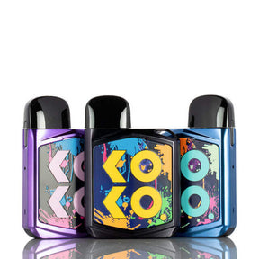 Três vaporizadores kolo pod uwell caliurn koko com acabamento metálico colorido e design gráfico em estilo graffiti