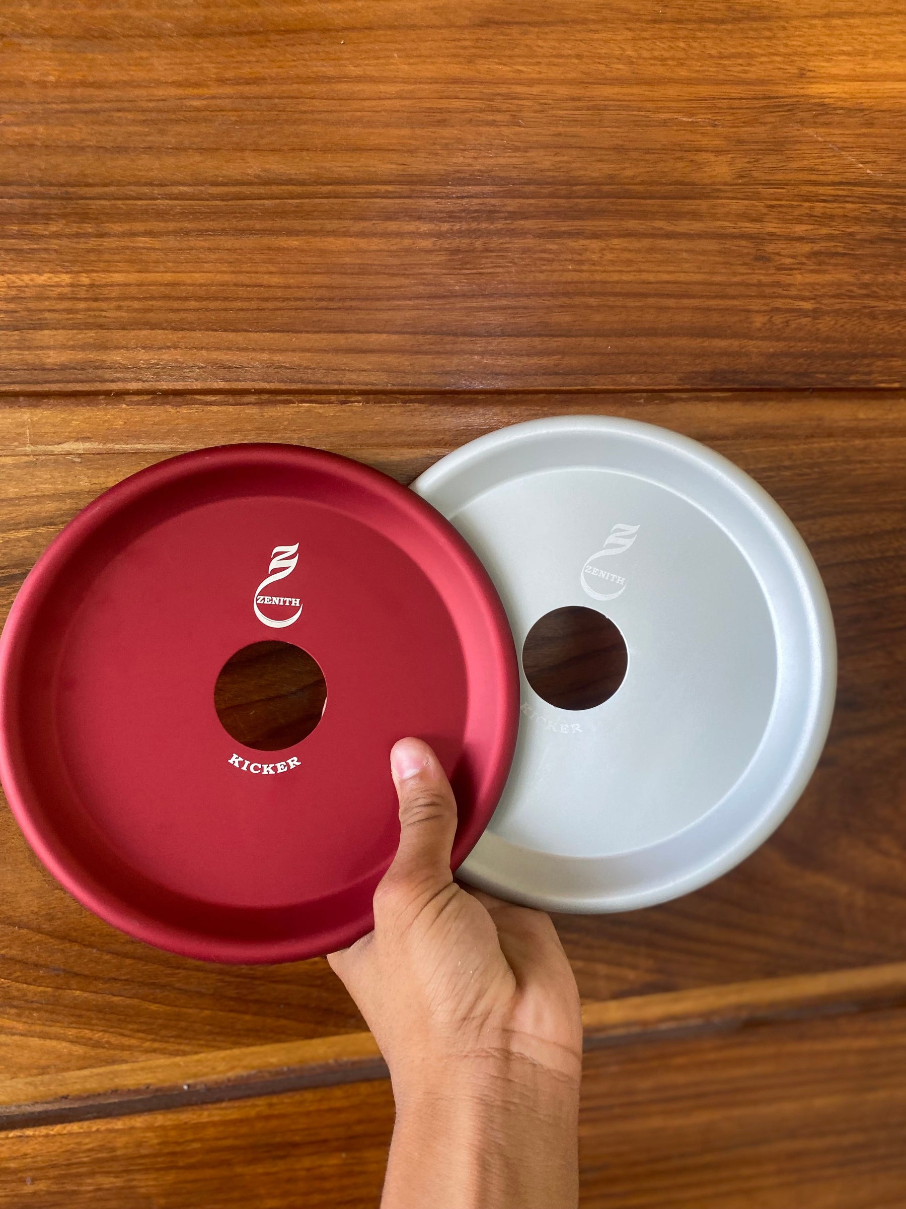 Prato zenith kicker fosco discos voadores vermelhos e brancos com acabamento fosco ideal para frisbee