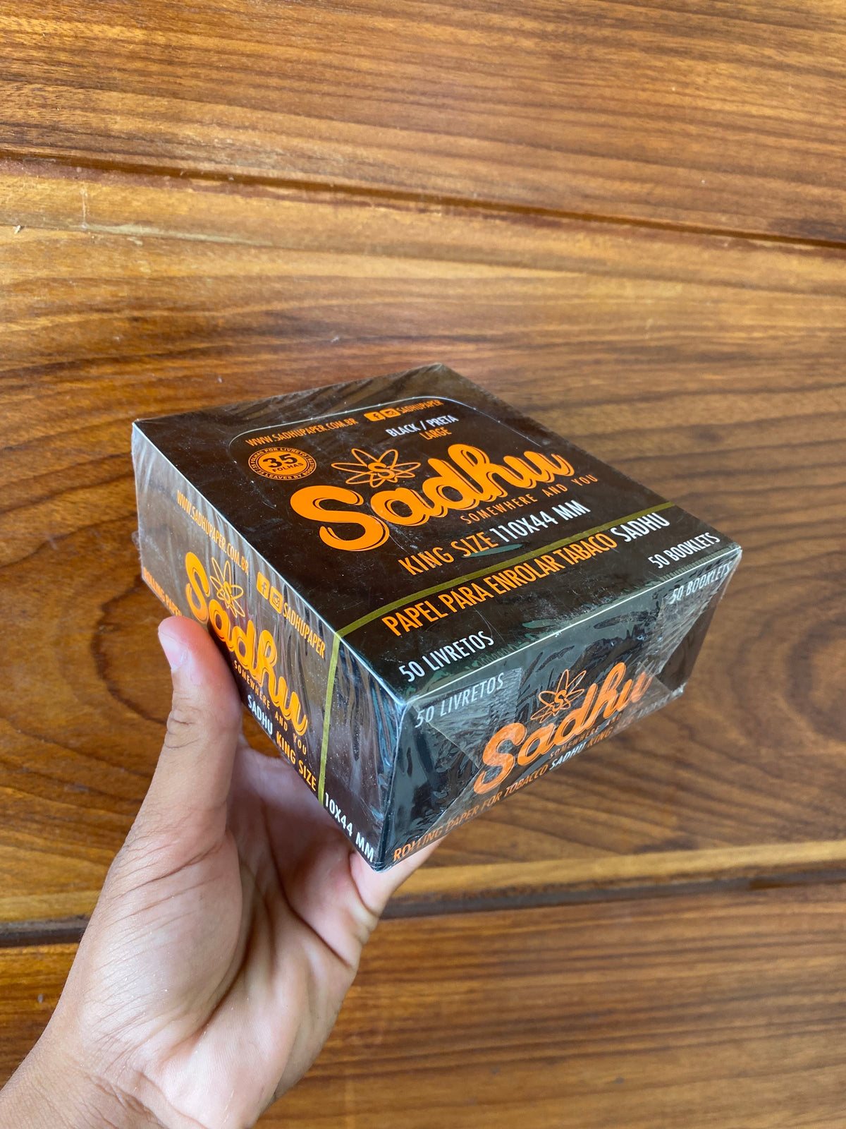 Caixa de seda sadhu large unidade c m 30 com 50 folhas papel para fumo king size preto e laranja