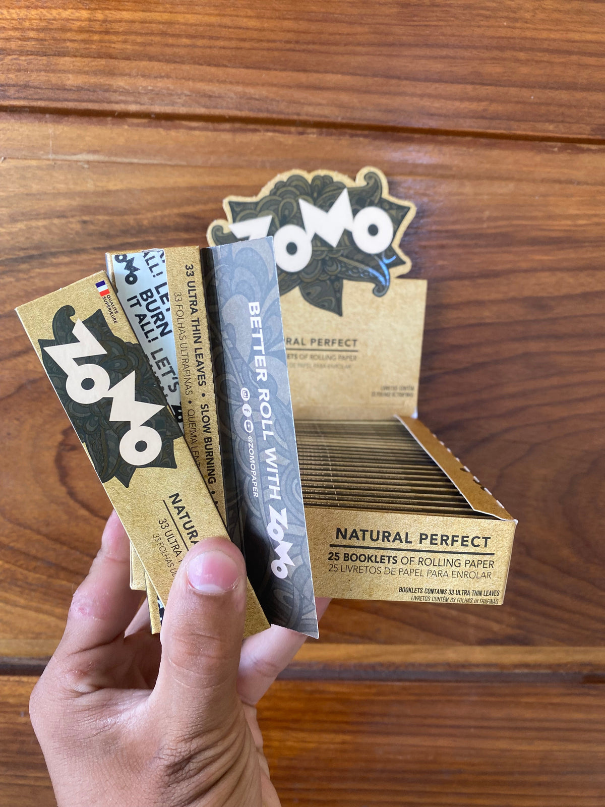 Ses packs de seda zomo natural preto c m 30 em dourado e preto para enrolar tabaco natural na mão