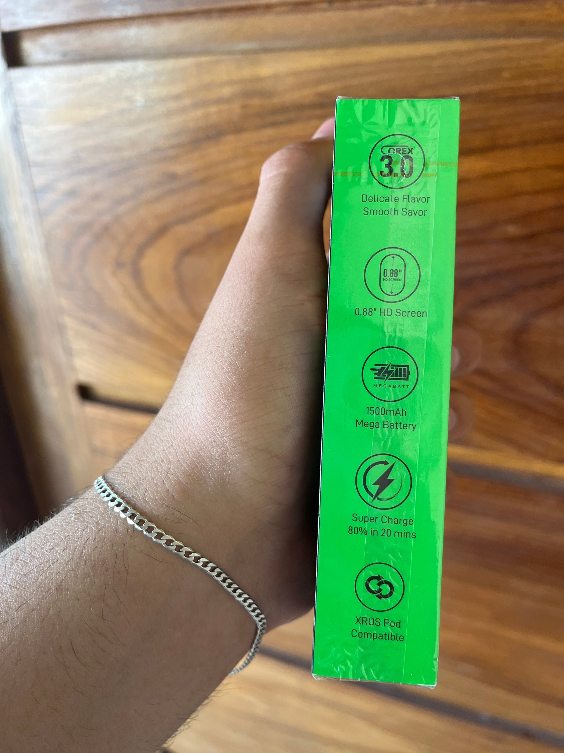 Caixa retangular verde vibrante do vaporesso xros 5 para dispositivo creek 3.0 com texto branco e ícones de especificações