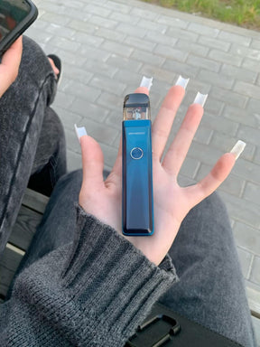 Vape pen azul vaporesso xros pro com topo preto e botão circular prateado para vaporização portátil