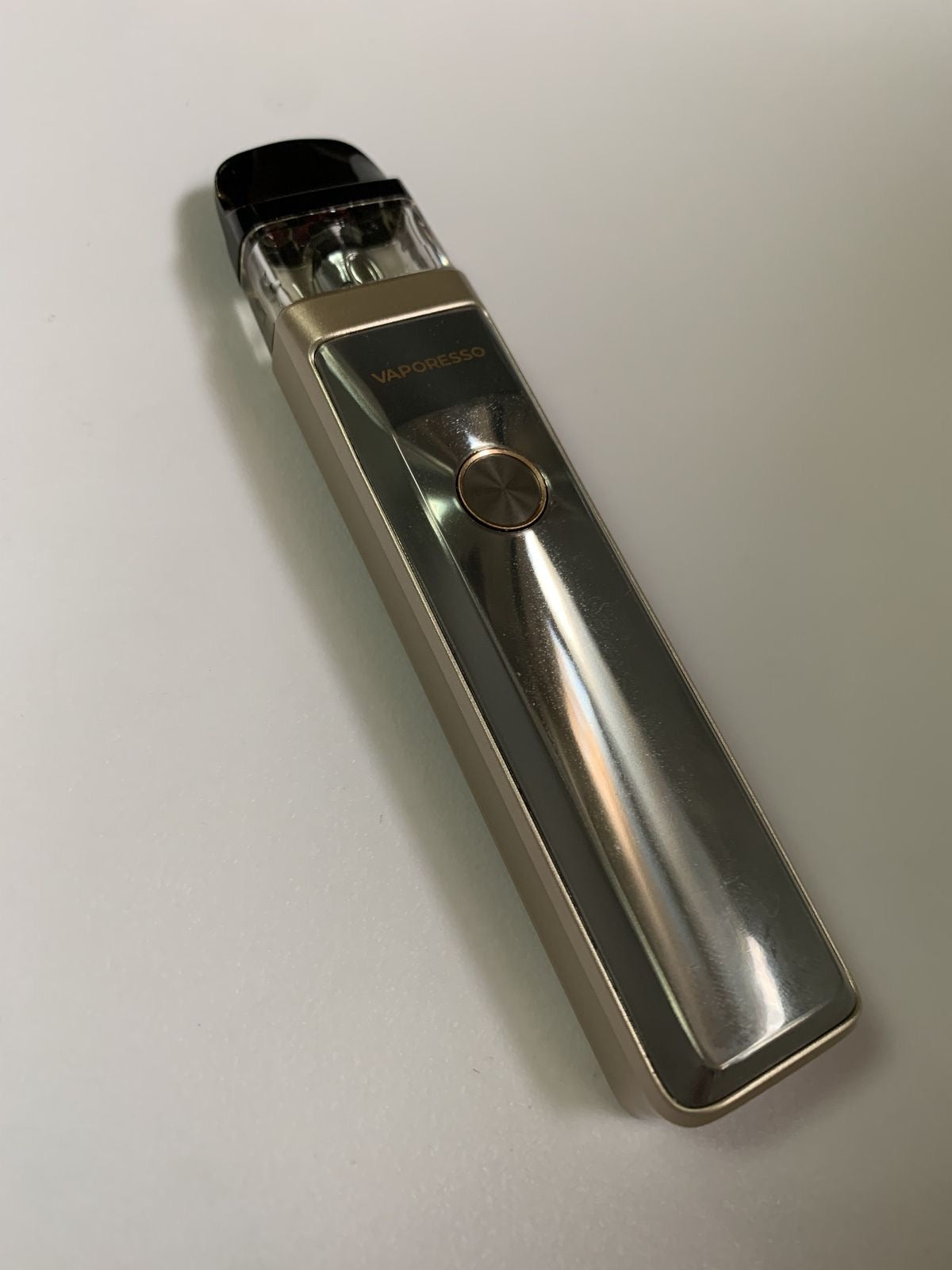 Vaporesso xros pro pod vape prateado com bocal preto e tanque transparente para vaporização portátil