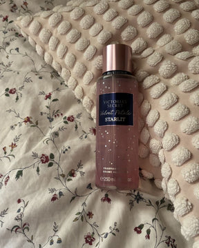 Frasco rosa de vidro do perfume velvet petals starlit victoria’s secret com tampa rose gold e design estrelado